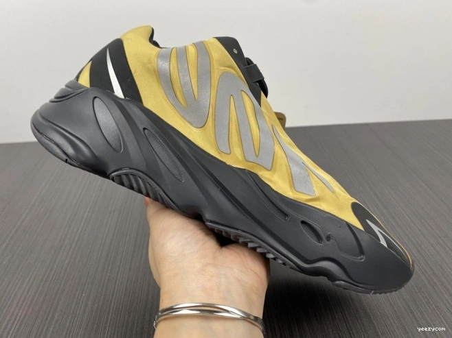 700 MNVN 'Honey GZ0717 Yeezy Flux' Boost 0803